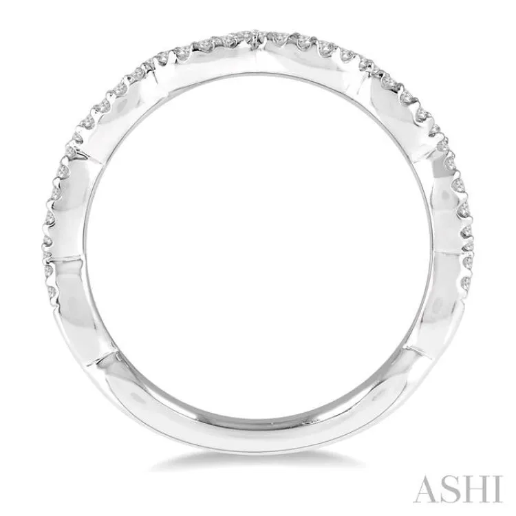 1/6 Ctw Wavy Pattern Round Cut Diamond Wedding Band in 14K White Gold