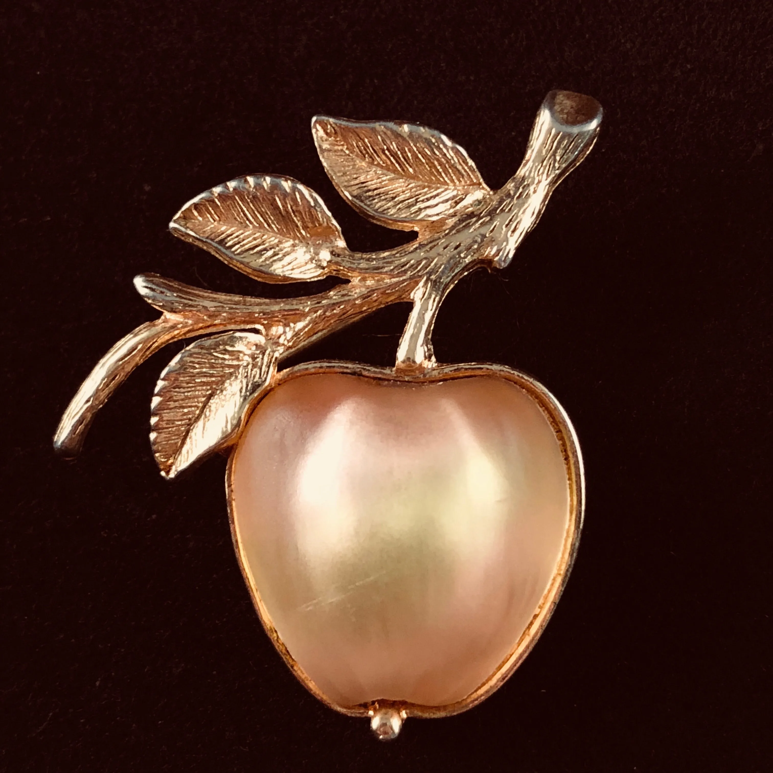 1970 Sarah Coventry Delicious Gold Brooch