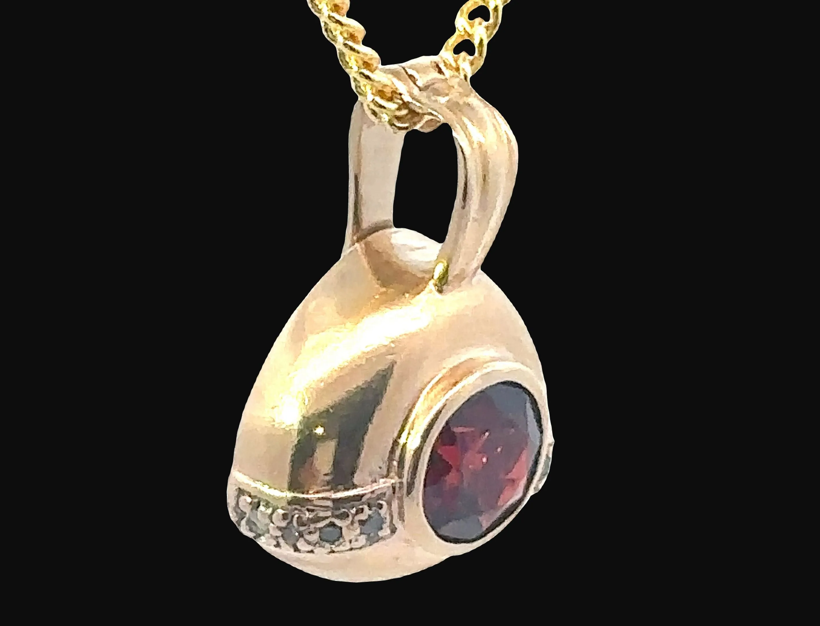 9ct Yellow Gold 9 stone Garnet & Diamond Pendant