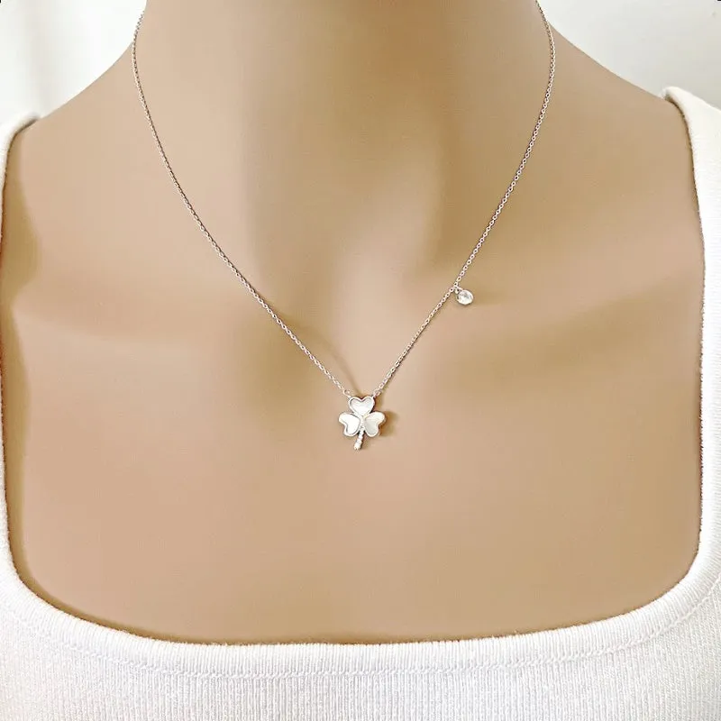 Clover Leaf Mother of Pearl Necklace