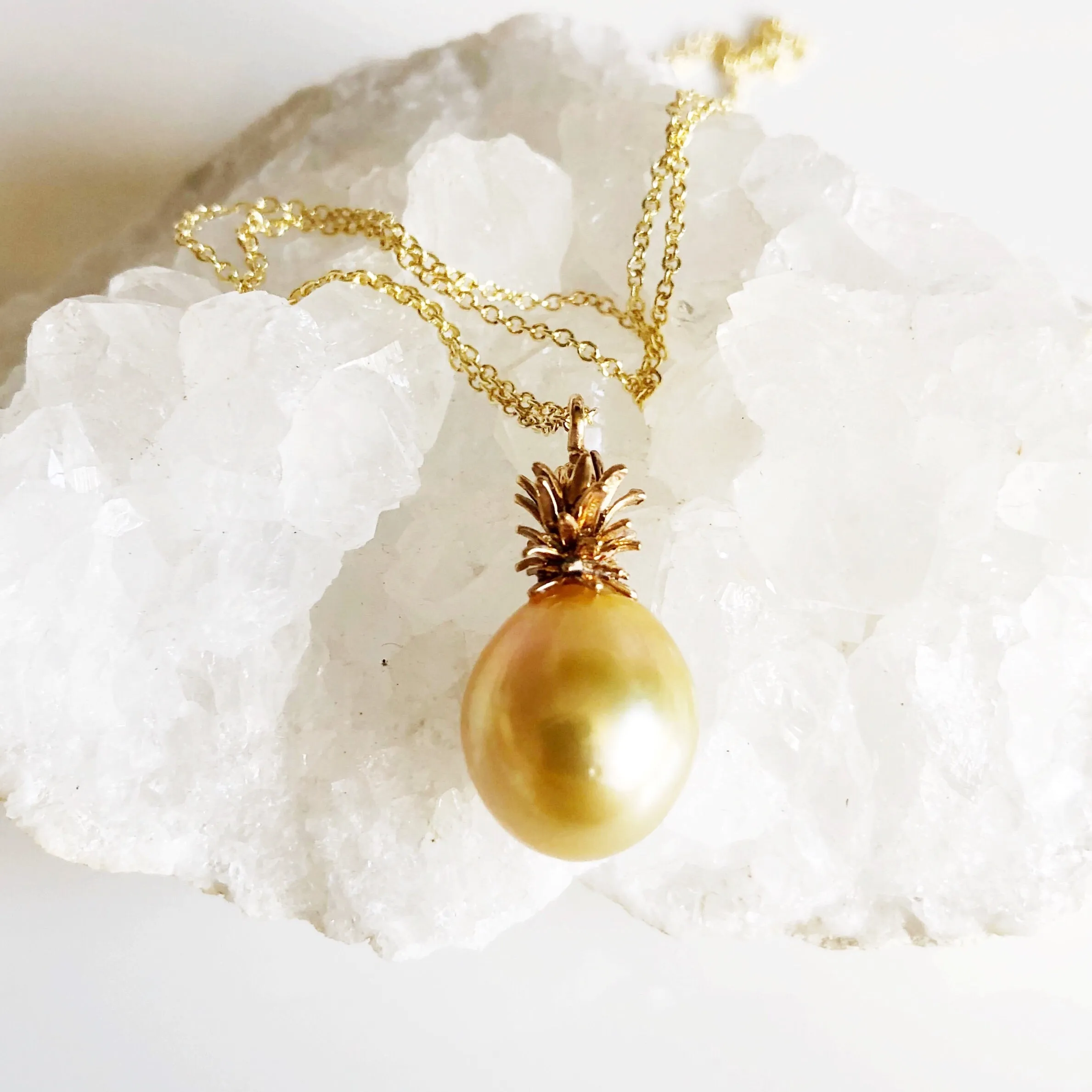 Gold south sea pineapple necklace  (B307)