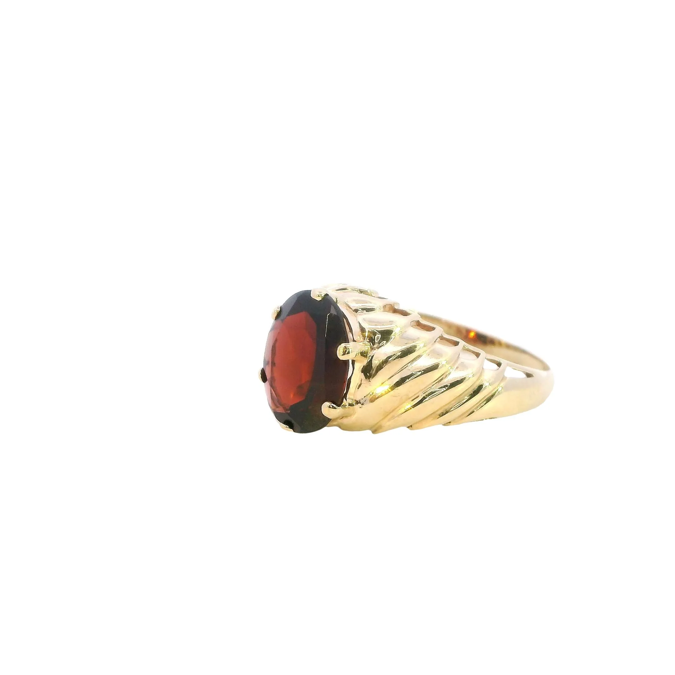 Regal 9ct Yellow Gold Single Stone Garnet Ring