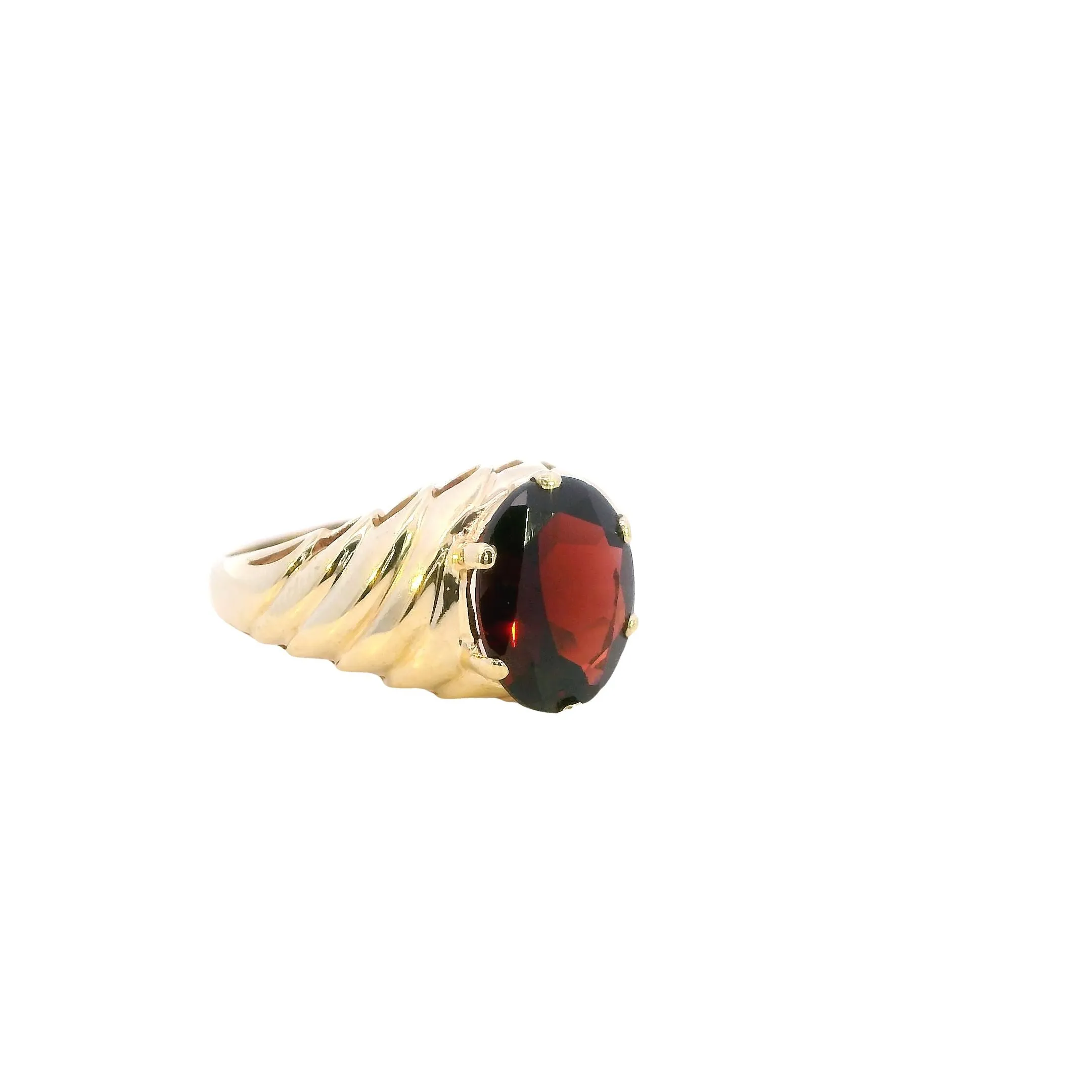 Regal 9ct Yellow Gold Single Stone Garnet Ring