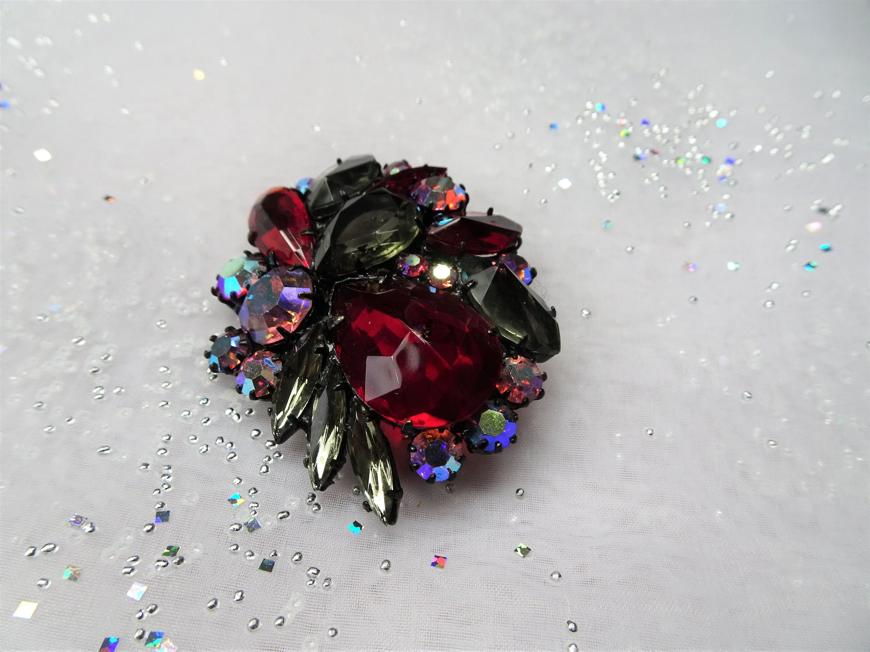 STRIKING Vintage Art Glass AB Rhinestones Large Brooch,Gorgeous Faceted Art Glass Stones,Red Grays Pin,Collectible Mid Century Jewelry