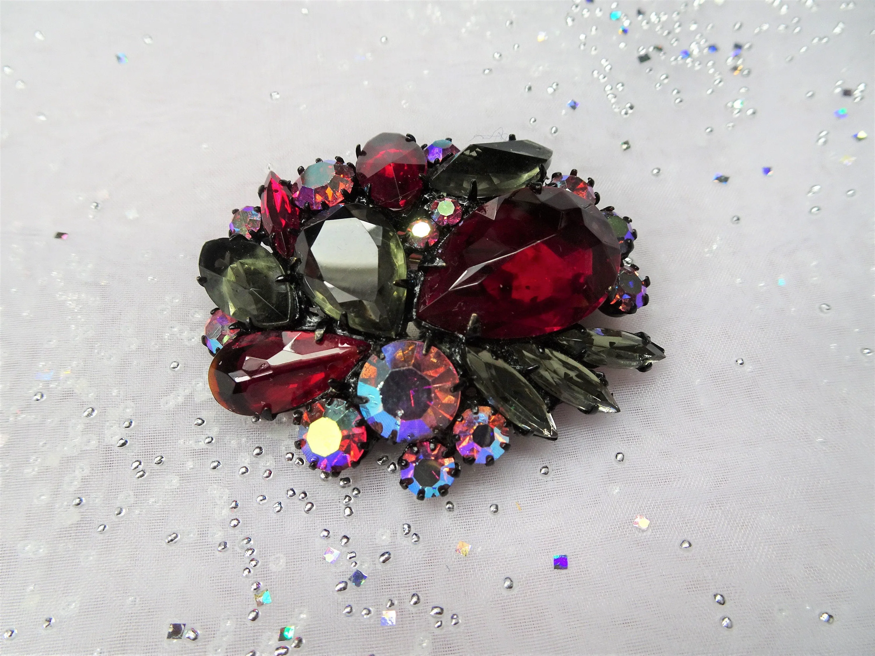 STRIKING Vintage Art Glass AB Rhinestones Large Brooch,Gorgeous Faceted Art Glass Stones,Red Grays Pin,Collectible Mid Century Jewelry