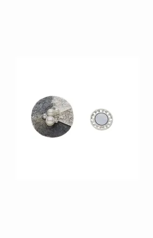 Taryn Magnetic Brooch in Grey