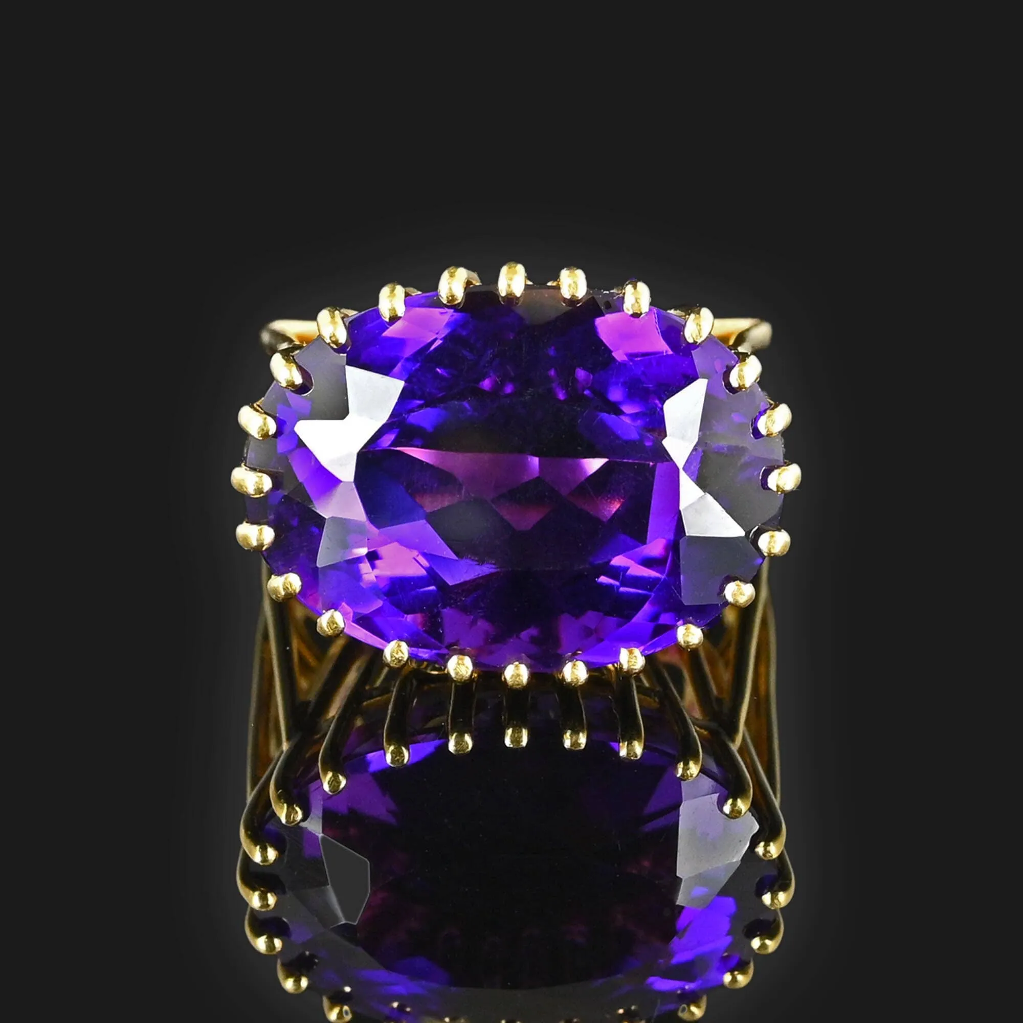 Vintage 18K Gold East West 12.5 CTW Amethyst Ring