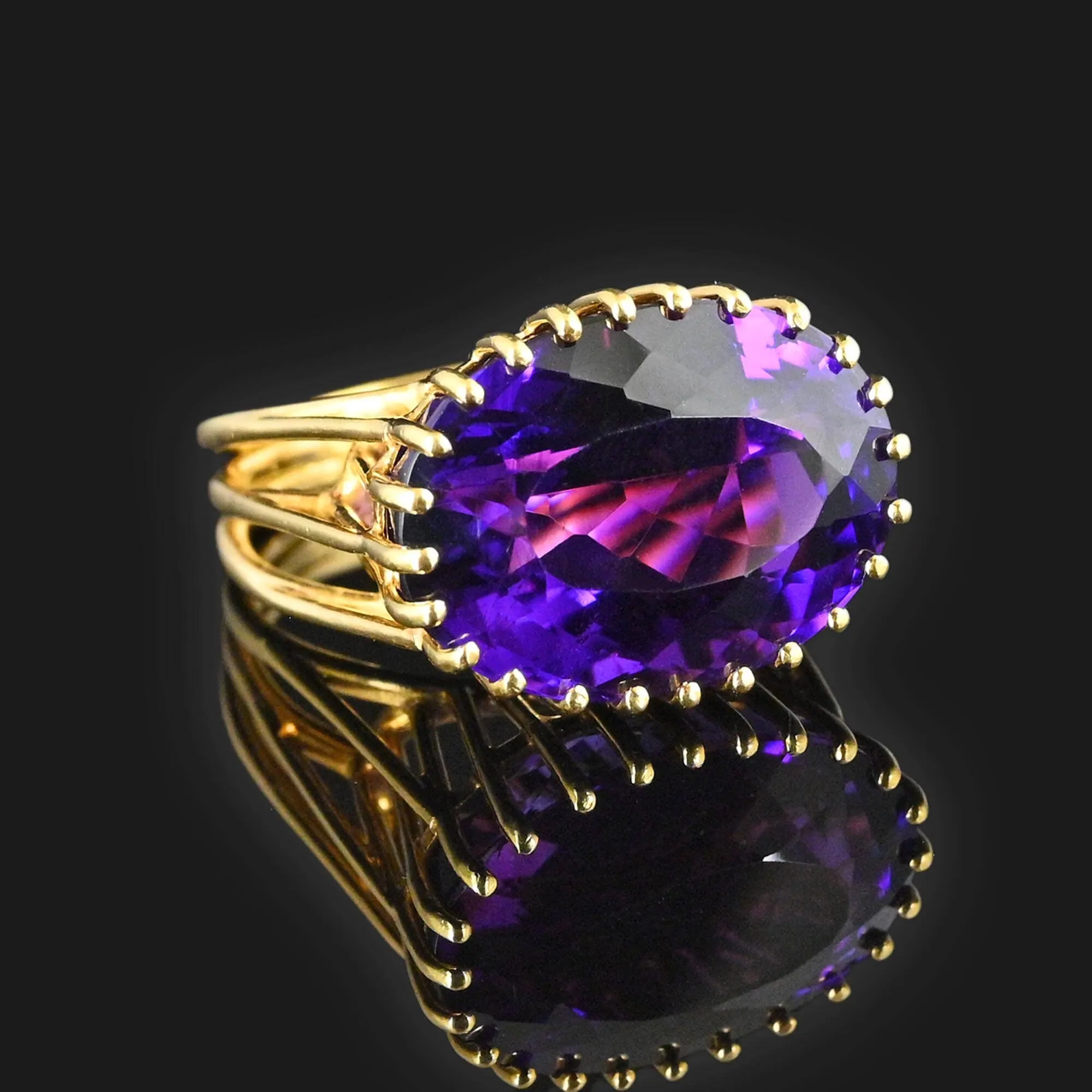 Vintage 18K Gold East West 12.5 CTW Amethyst Ring