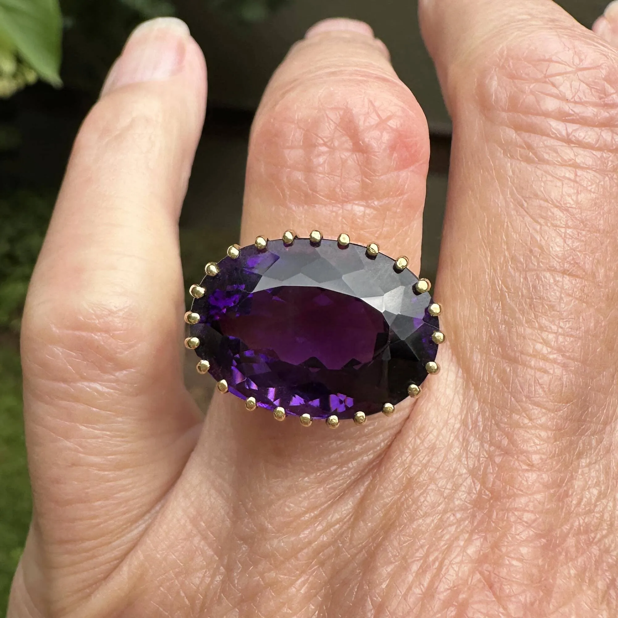 Vintage 18K Gold East West 12.5 CTW Amethyst Ring