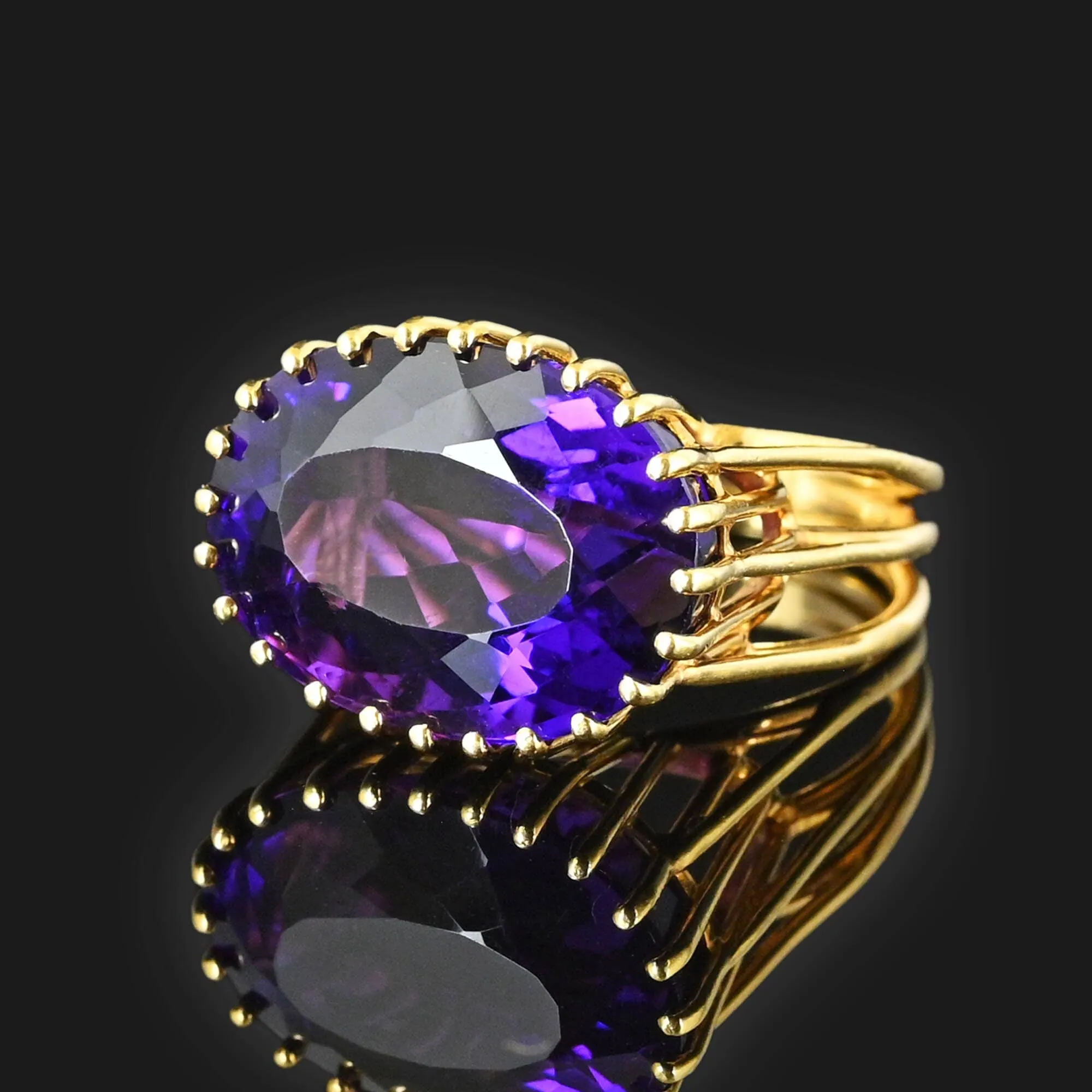 Vintage 18K Gold East West 12.5 CTW Amethyst Ring