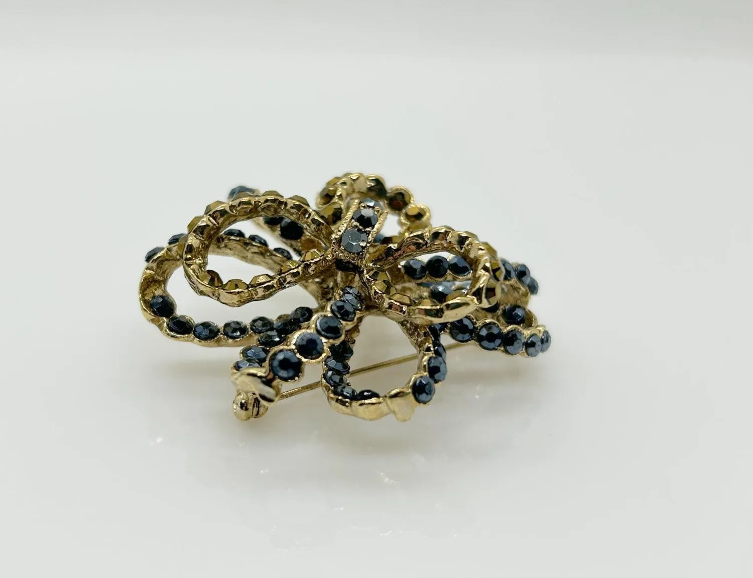 Vintage 3-D Dark Blue and Gold Stones Ribbon Bow Brooch